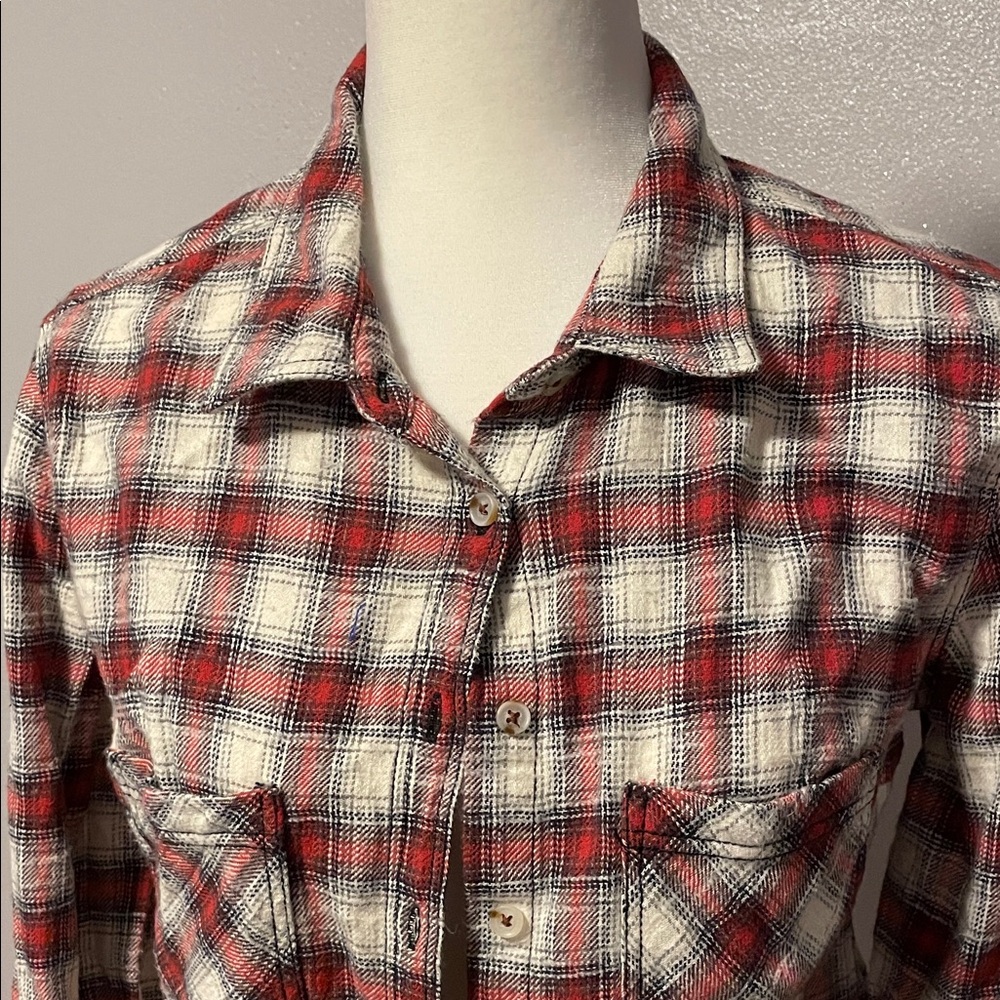 Red and White Cropped Plaid Flannel Button-Up Shirt - Picture 2 of 4